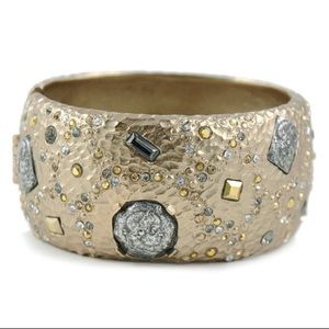 Tat2 Gold Cuff with magnet closure